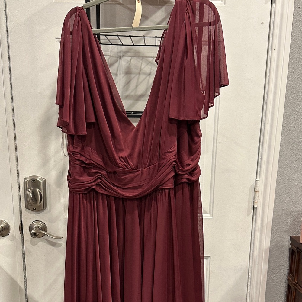Elegant Burgundy Evening Gown - Picture 5 of 9